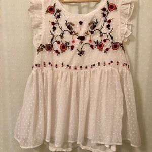 Floral embroider blouse.